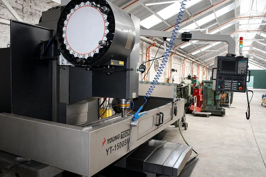 Centro de mecanizado CNC usado para piezas de precisión